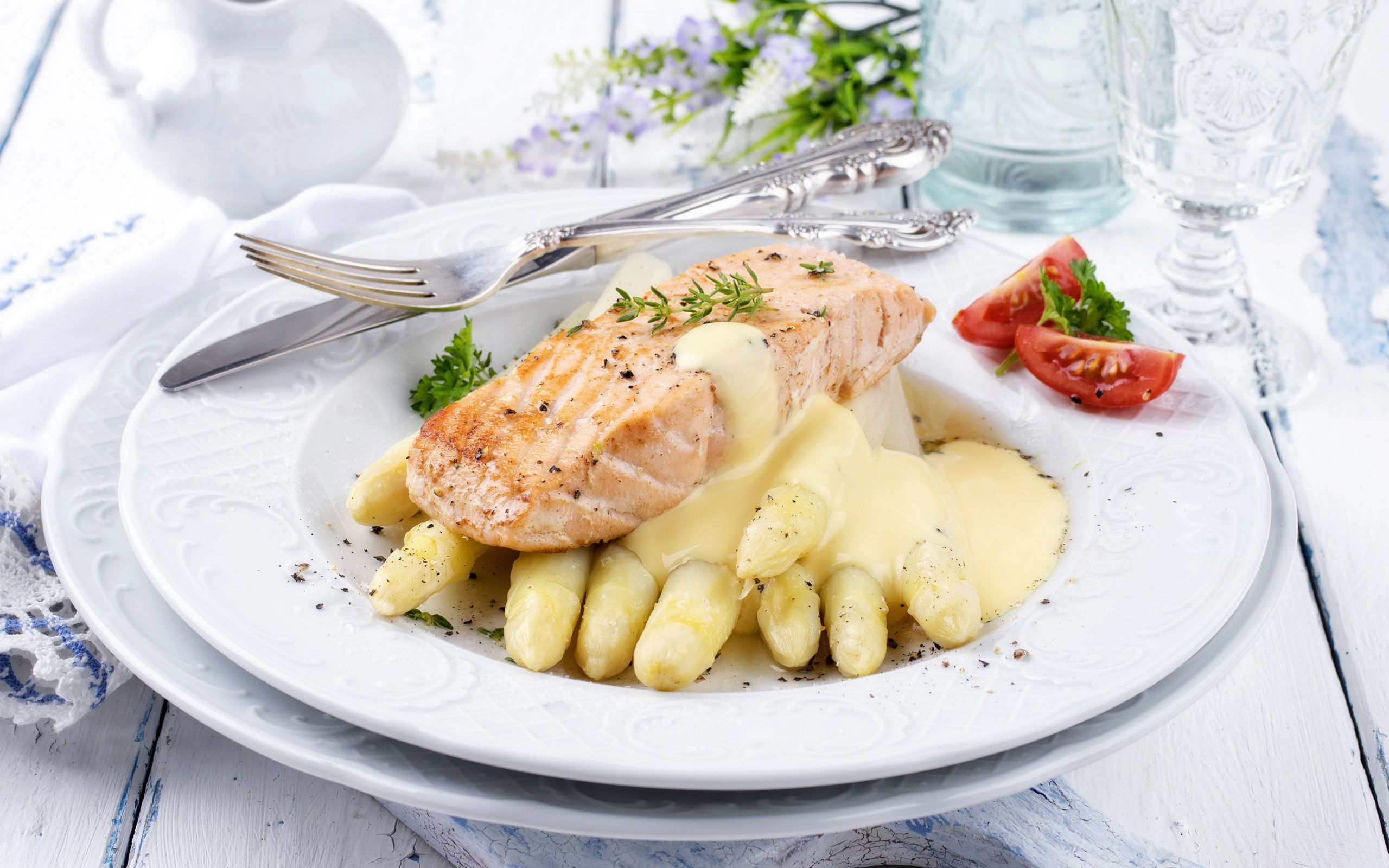 Spargel und Lachs mit Krebsbutter-Hollandaise - Jungborn Blog …hat ...