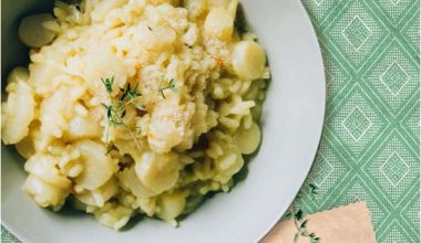 Spargelrisotto mit cremiger Sauce Hollandaise als Tellergericht