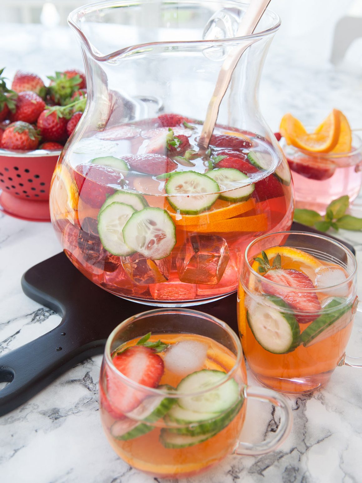 Bowle mit Erdbeerwein, Zitronen-Sprizz und Gurke - Jungborn Blog …hat ...