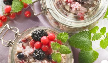 Süßer Couscous mit Beeren