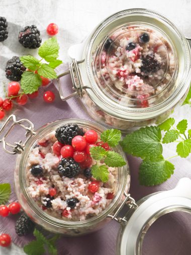 Süßer Couscous mit Beeren