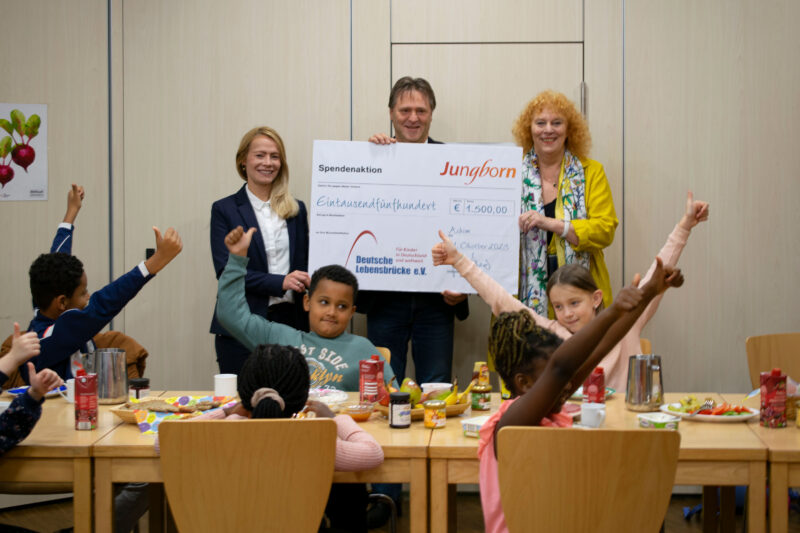 Spendenübergabe im Frühstücksclub der Schule Andernacher Straße