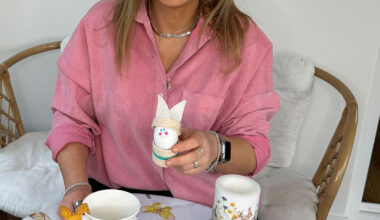 Katharina mit Osterdeko und passenden selbstgemachten Eierbechern