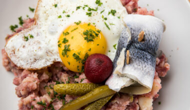 Labskaus mit Spiegelei und Rollmops