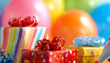 Geschenke, Luftballons, Konfetti