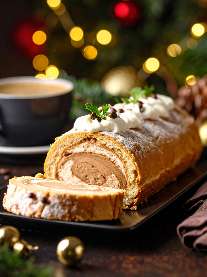 Baiserrolle mit Kaffeesahne