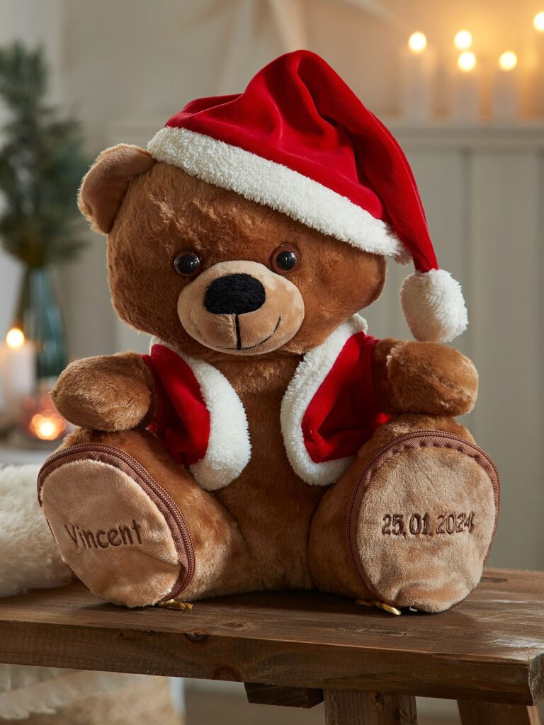 Teddybär mit Weihnachtsjacke und Mütze, sitzend, Sohle individuelle bestickt
