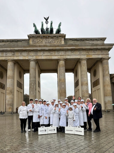 Miniköche vor dem Brandenburger Tor