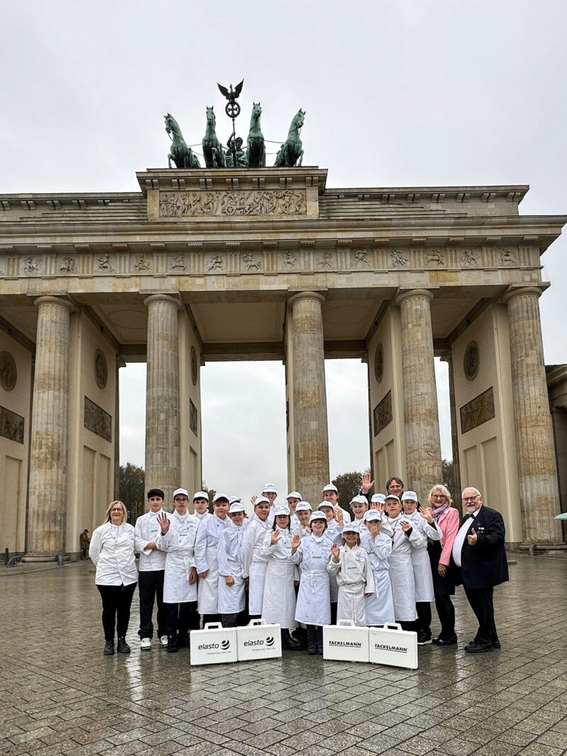 Miniköche vor dem Brandenburger Tor