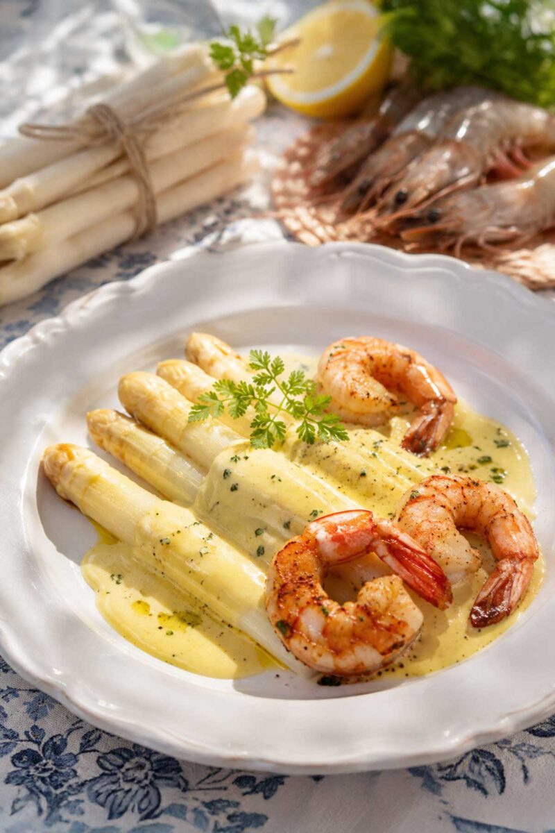 Spargel mit Garnelen und Aioli
