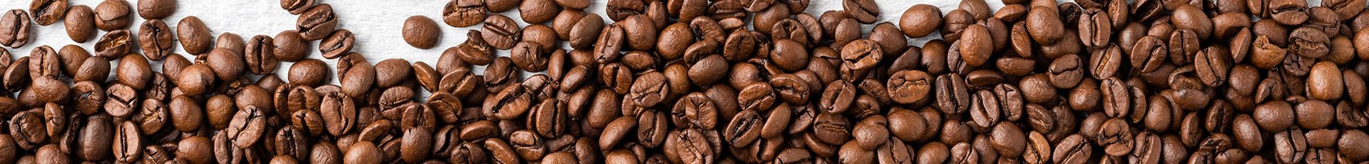 Kaffeebohnen verteilt