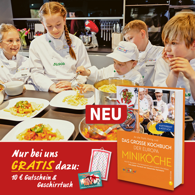 Europa Miniköche beim Kochen mit Kochbuch, Gutschein und Geschirrtuch