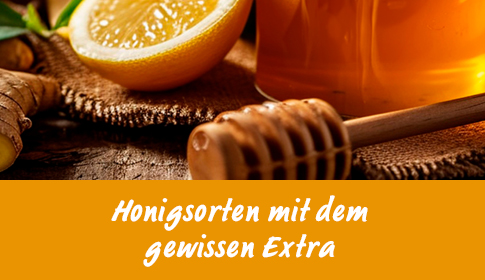 Honigsorten mit dem gewissen Extra – Natürlich genießen! Honigglas mit Honiglöffel, Ingwer und Zitrone auf rustikalem Untergrund.