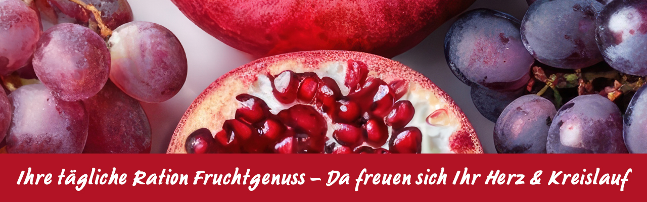 Fruchtgenuss für Herz & Kreislauf – Natürlich gesund! Aufgeschnittener Granatapfel und rote Trauben in Nahaufnahme.