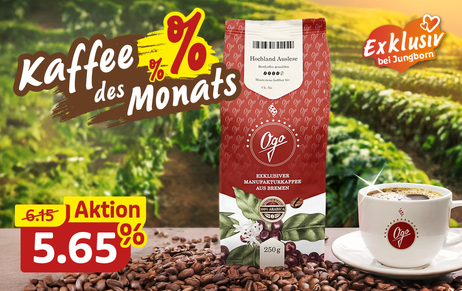 Hochlandkaffee mit Kaffeetasse vor grünem Anbaugebiet