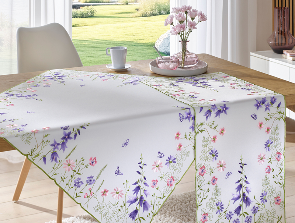 Tischdecke mit floralen Mustern in zarten Frühlingsfarben