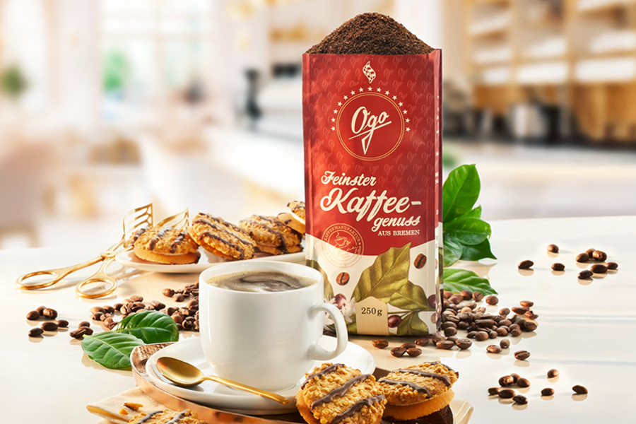 Tasse Kaffee mit Gebäck und Ogo-Kaffee aus Bremen