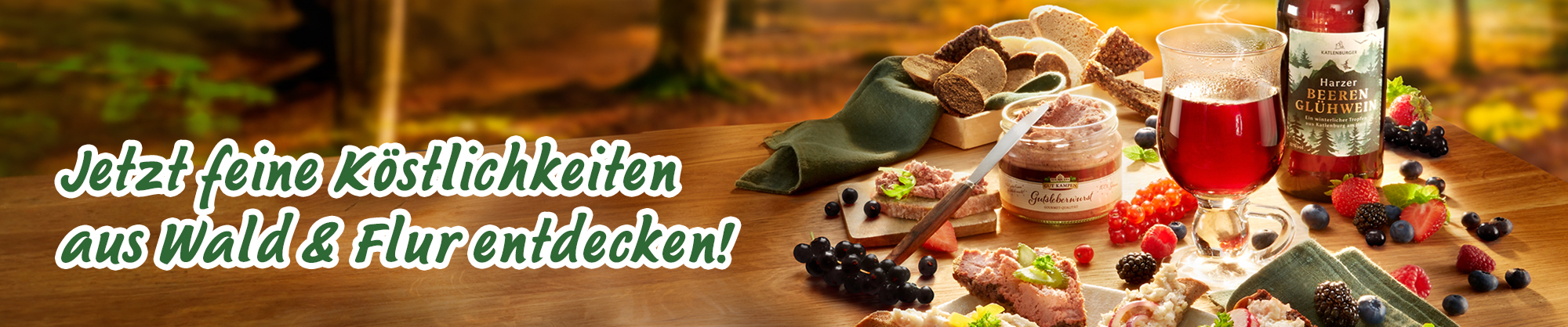 Köstlichkeiten aus Wald und Flur mit Wildaufstrich, Beeren und Glühwein