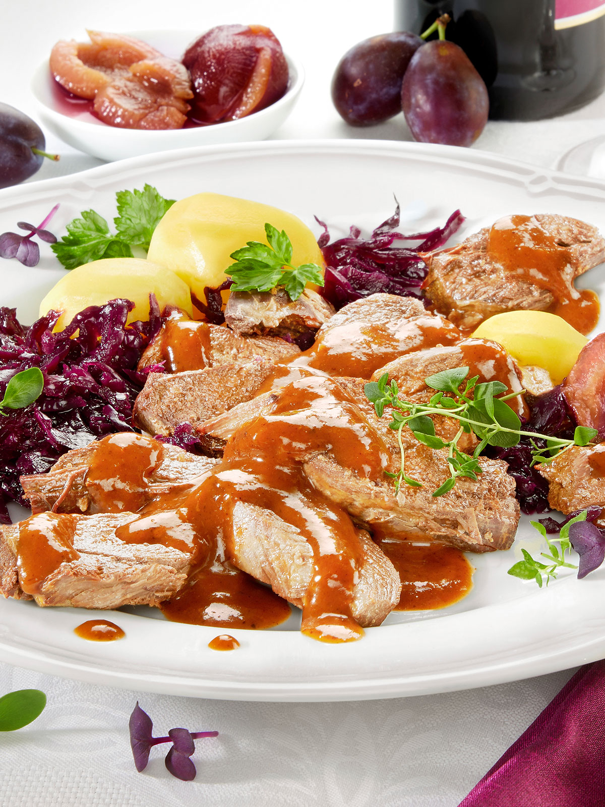 Perlhuhnbrust in Pflaumensauce