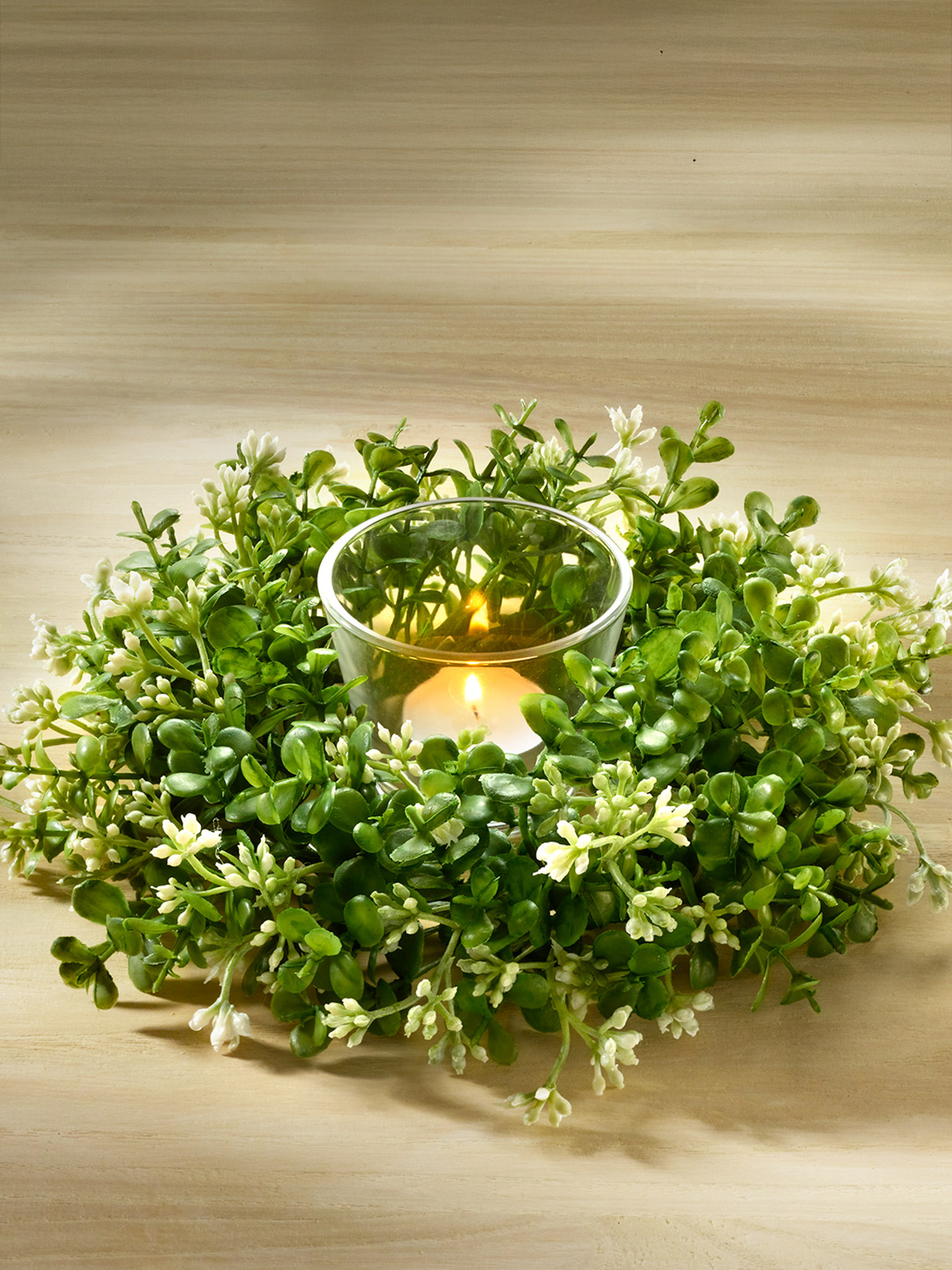 Buchskranz mit Blüten