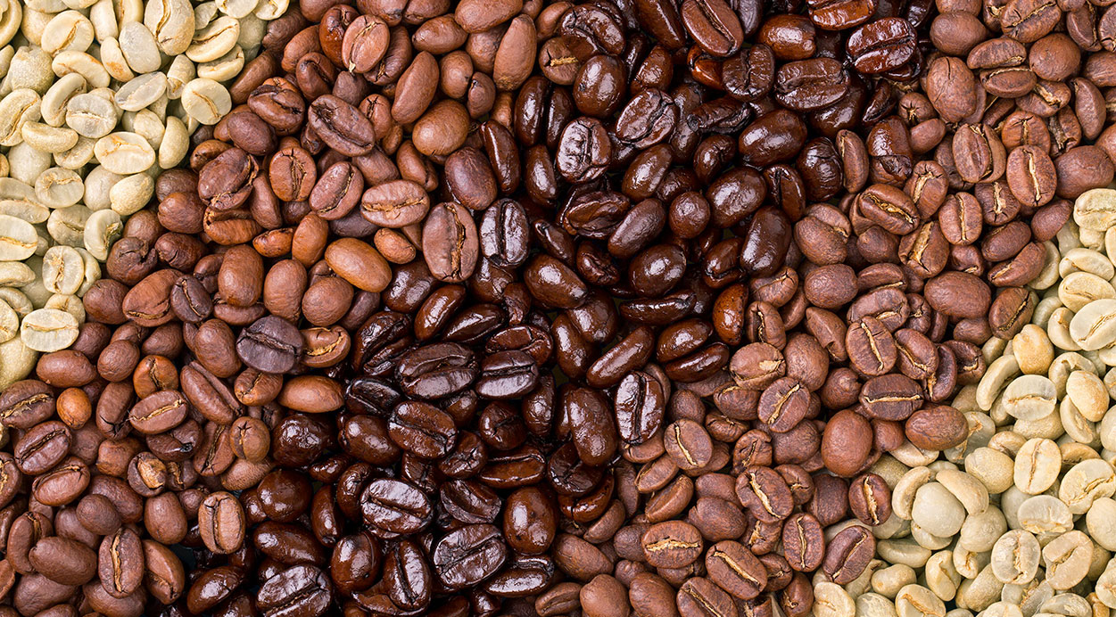 Kaffeebohnen in verschiedenen Röststufen