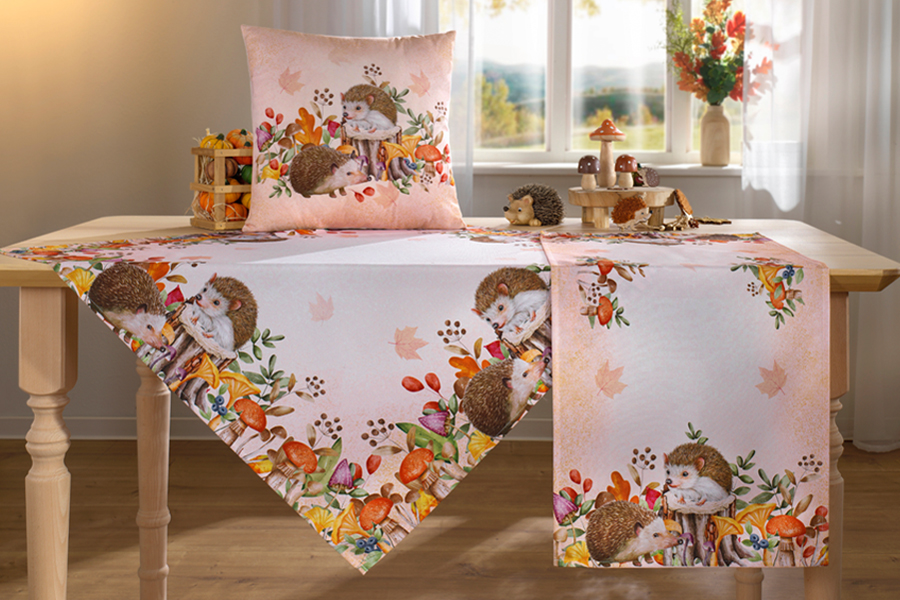 Tischdecke und Kissen mit herbstlichem Igelmotiv