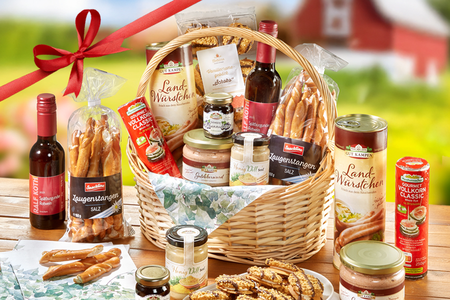 Präsentkorb mit Wurst, Wein, Gebäck und Spezialitäten