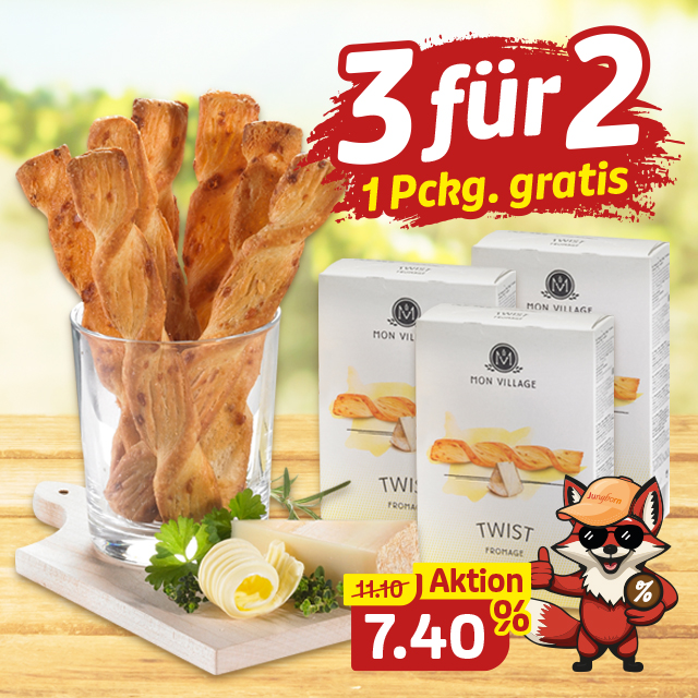 Käsegebäck-Sticks mit 3-für-2 Aktion auf Holztisch