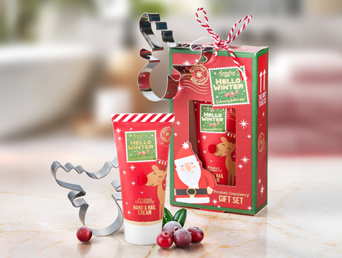 Geschenkset mit Handcreme, Nagelfeile und Ausstechformen im weihnachtlichen Design