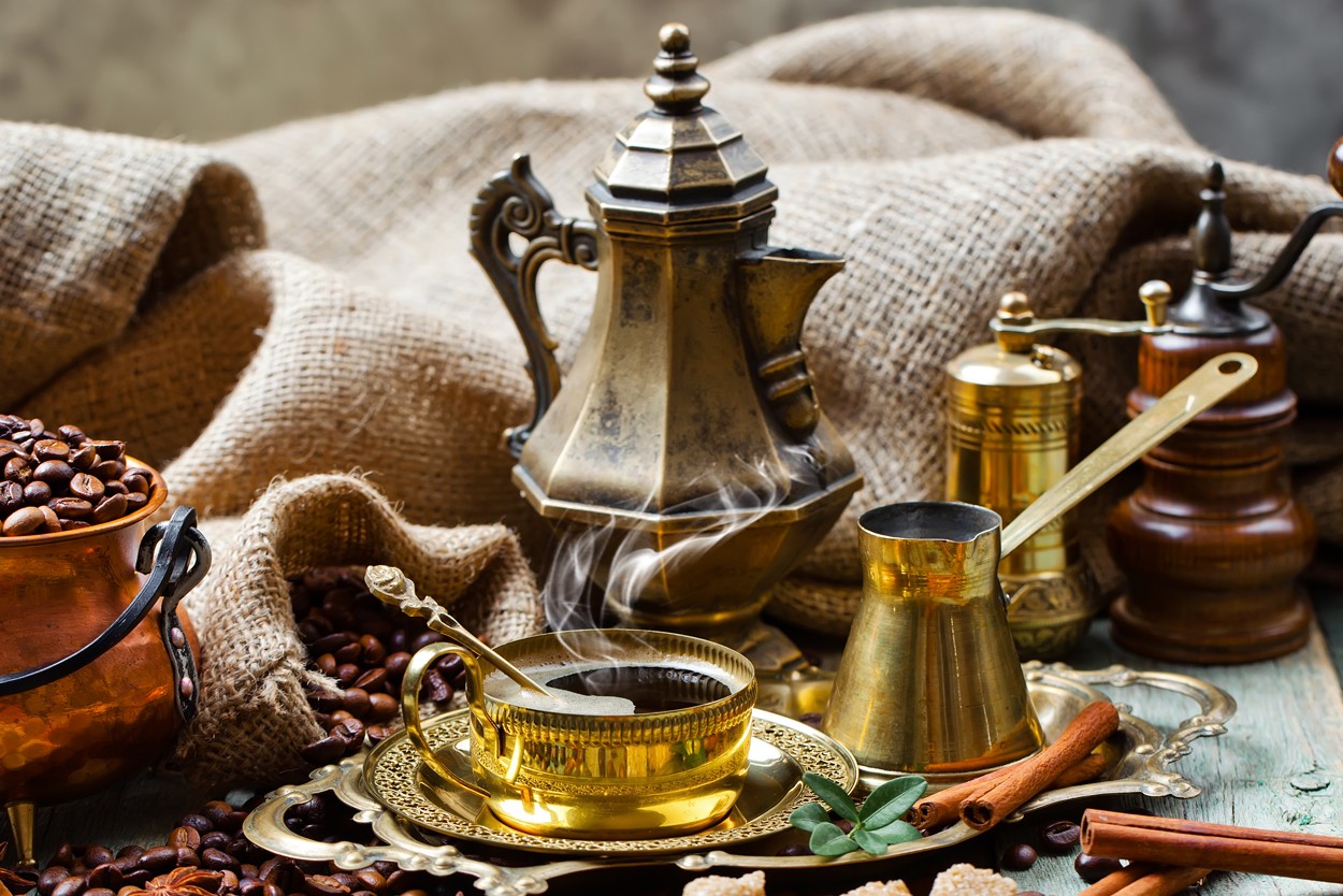 Orientalisch angerichteter Kaffee