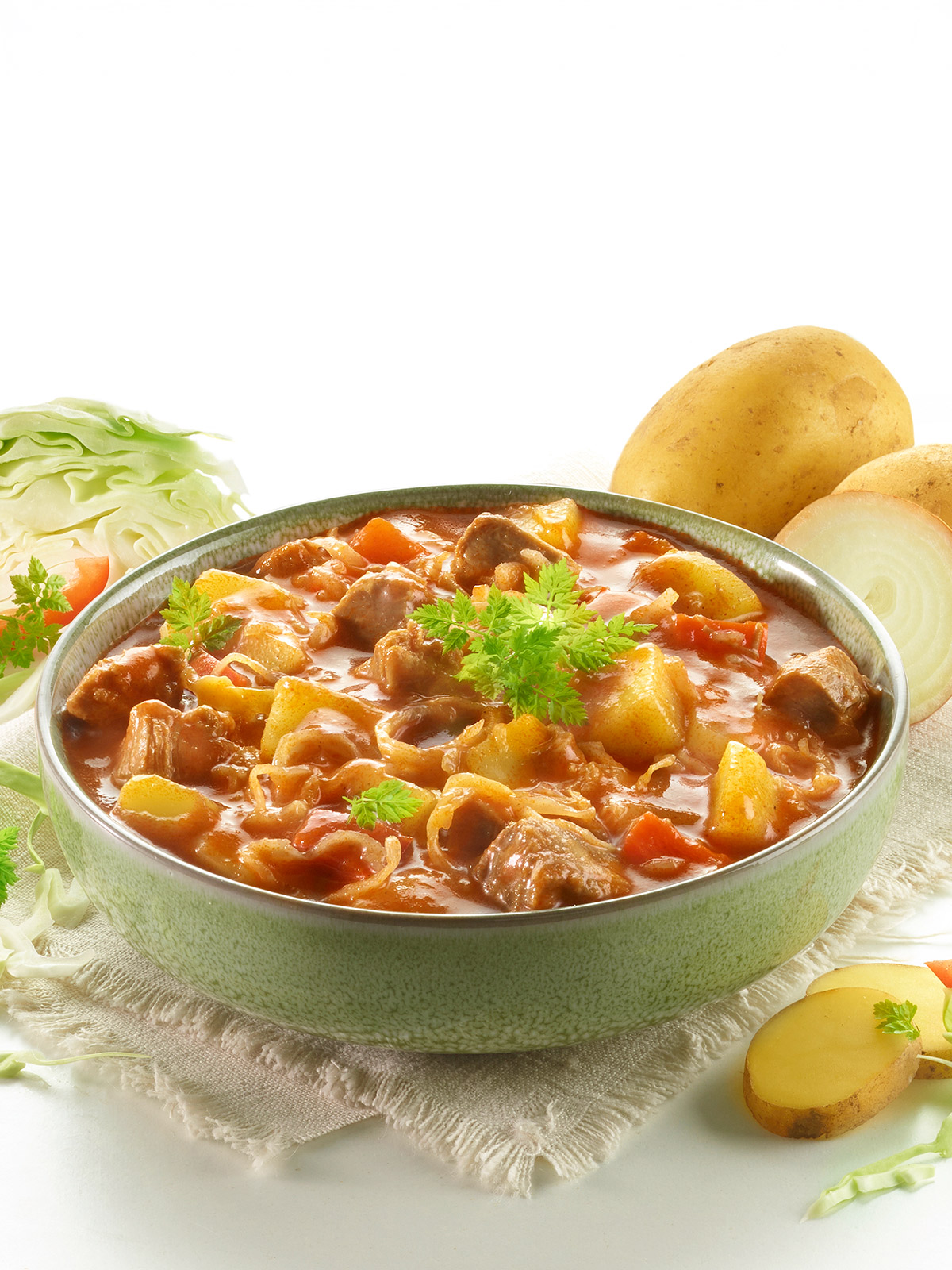 Gulasch mit Sauerkraut & Kartoffeln