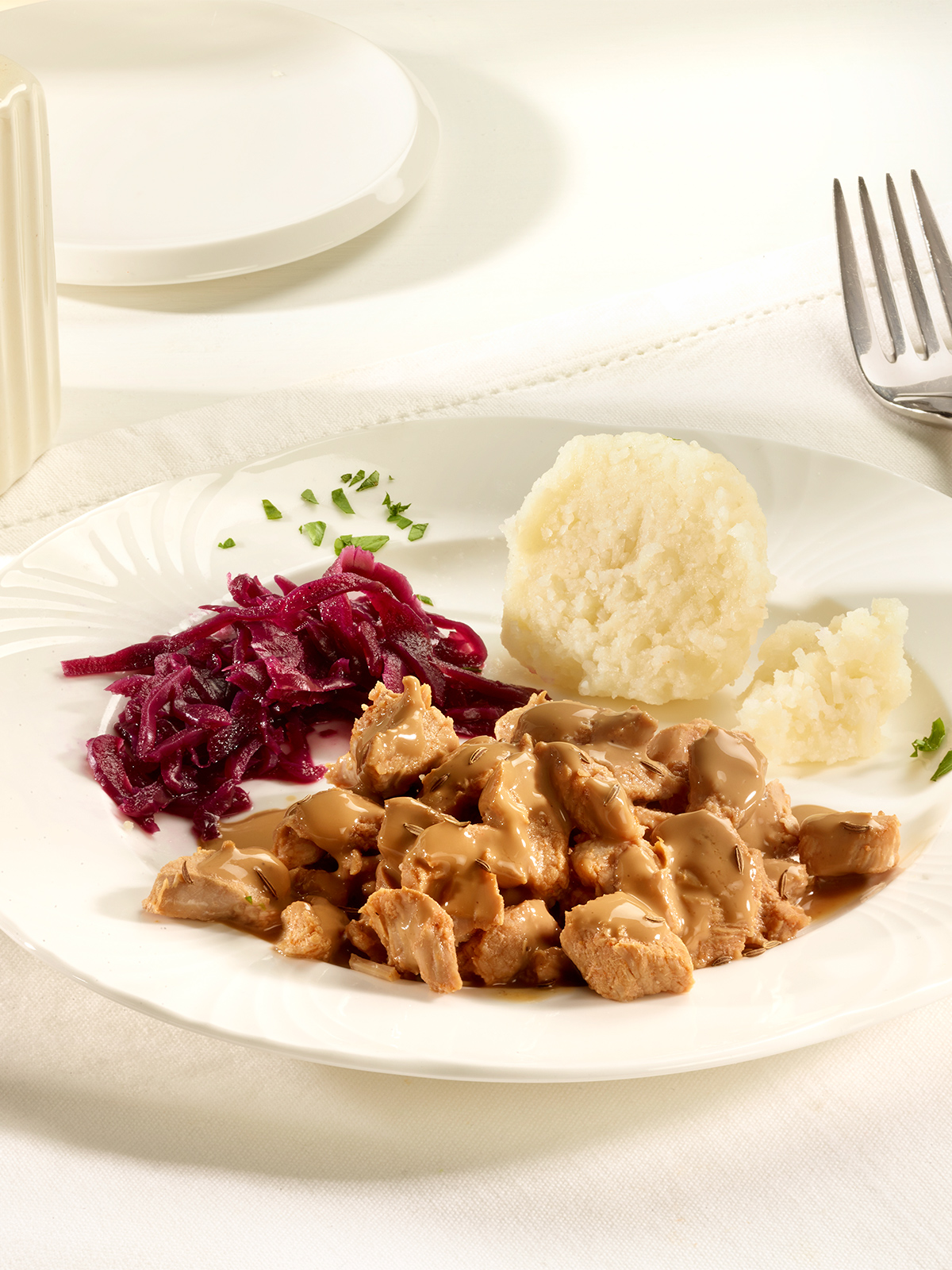 Schweinebratenstücke in Kümmelsauce