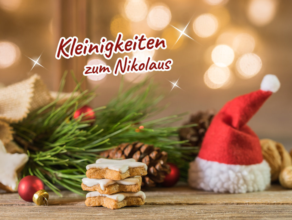 Festliche Nikolaus-Kleinigkeiten mit Nüssen und Weihnachtsdeko